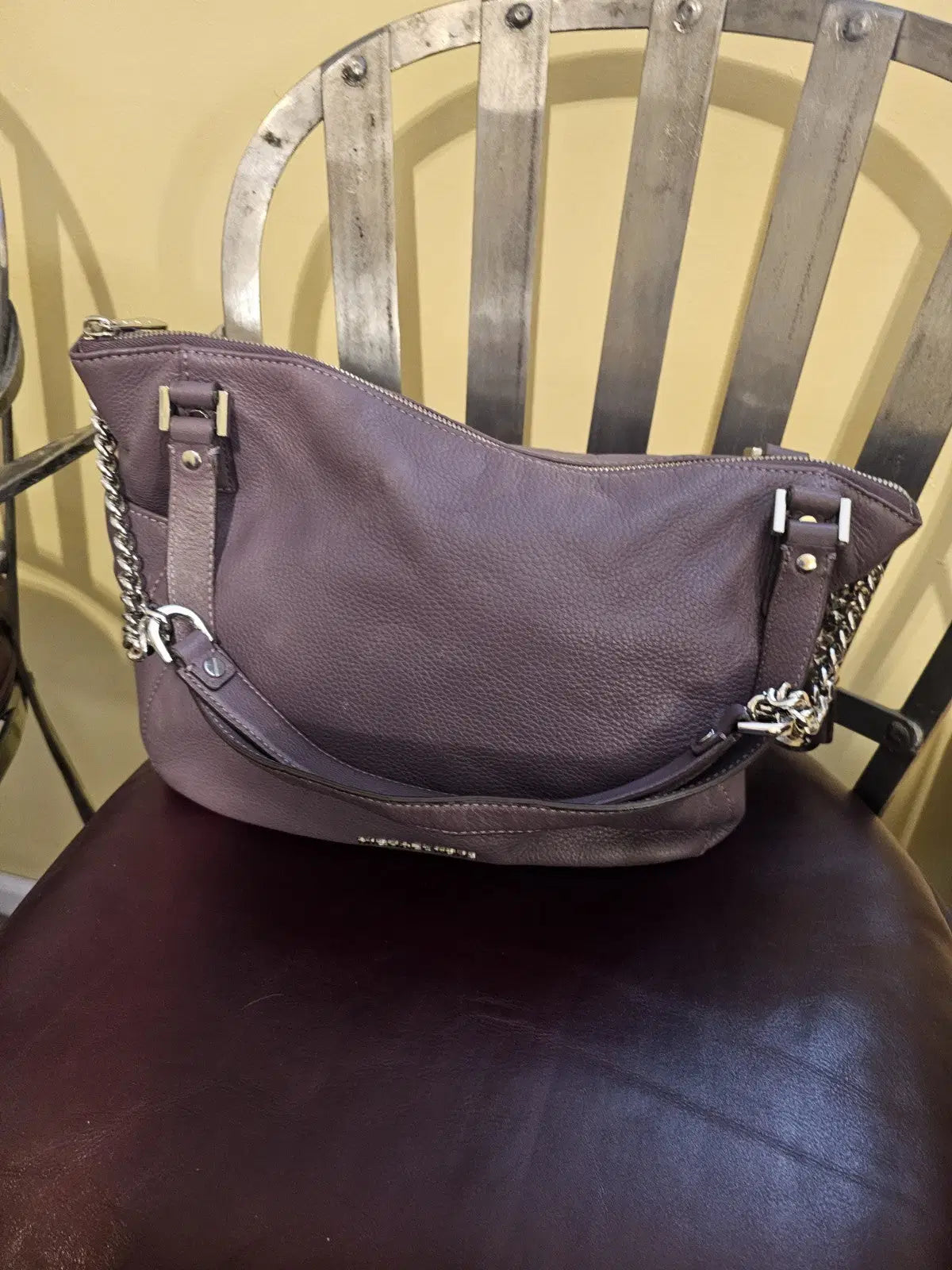 Purse Michael kors handbag used. Buy now holiday is coming