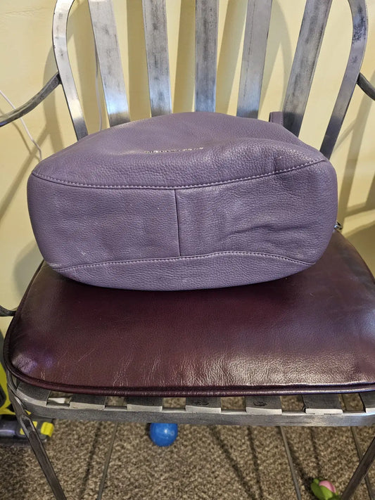 Purse Michael kors handbag used. Buy now holiday is coming
