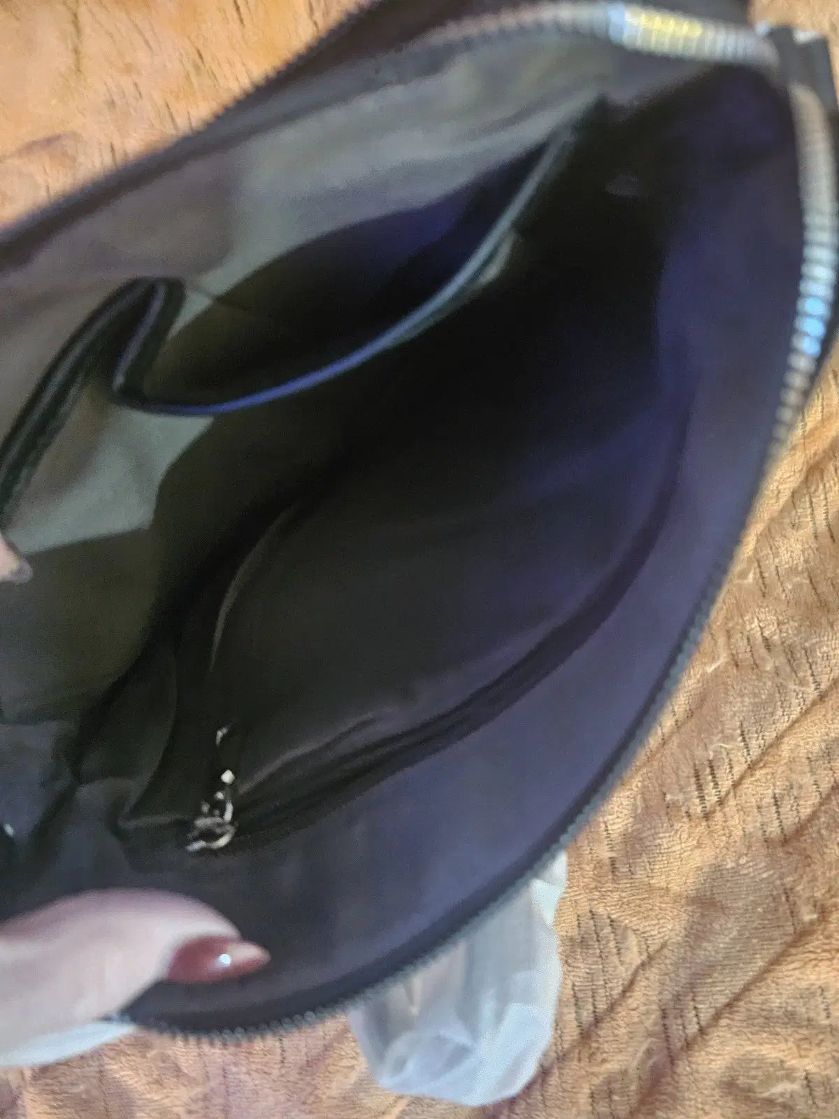 Purse Brand new Cluci purse sleek and stylish very nice functionality