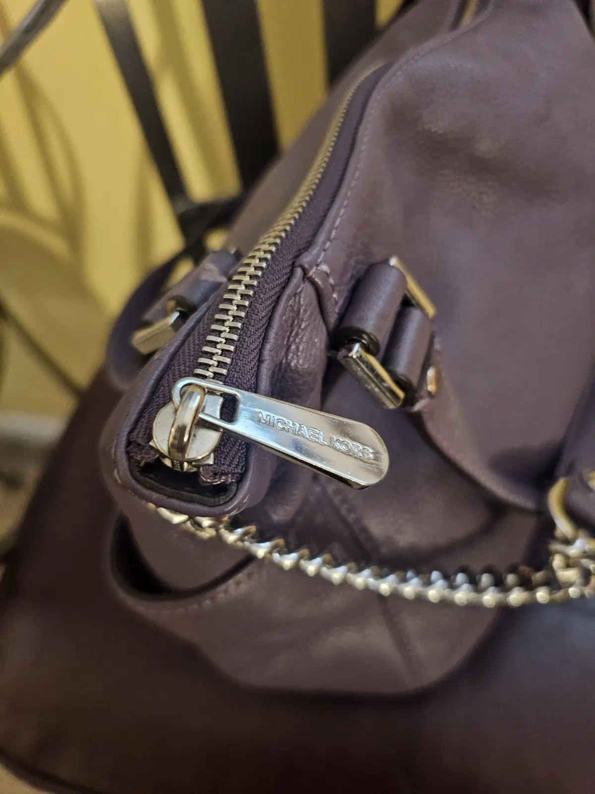 Purse Michael kors handbag used. Buy now holiday is coming