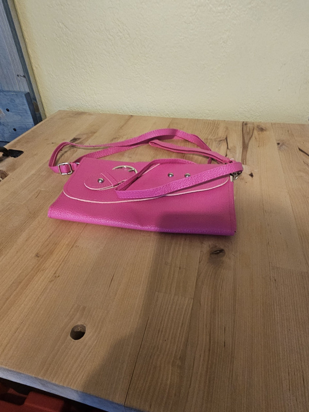 Purse bright hot pink clutch handbag used and in wonderful condition