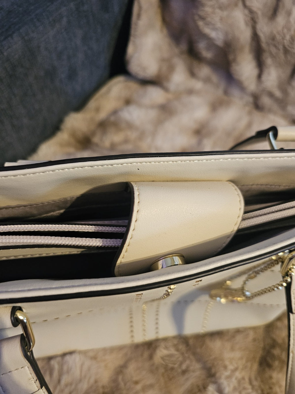 Purse Brand New Cream Color beautiful several compartments Anne Klein purse