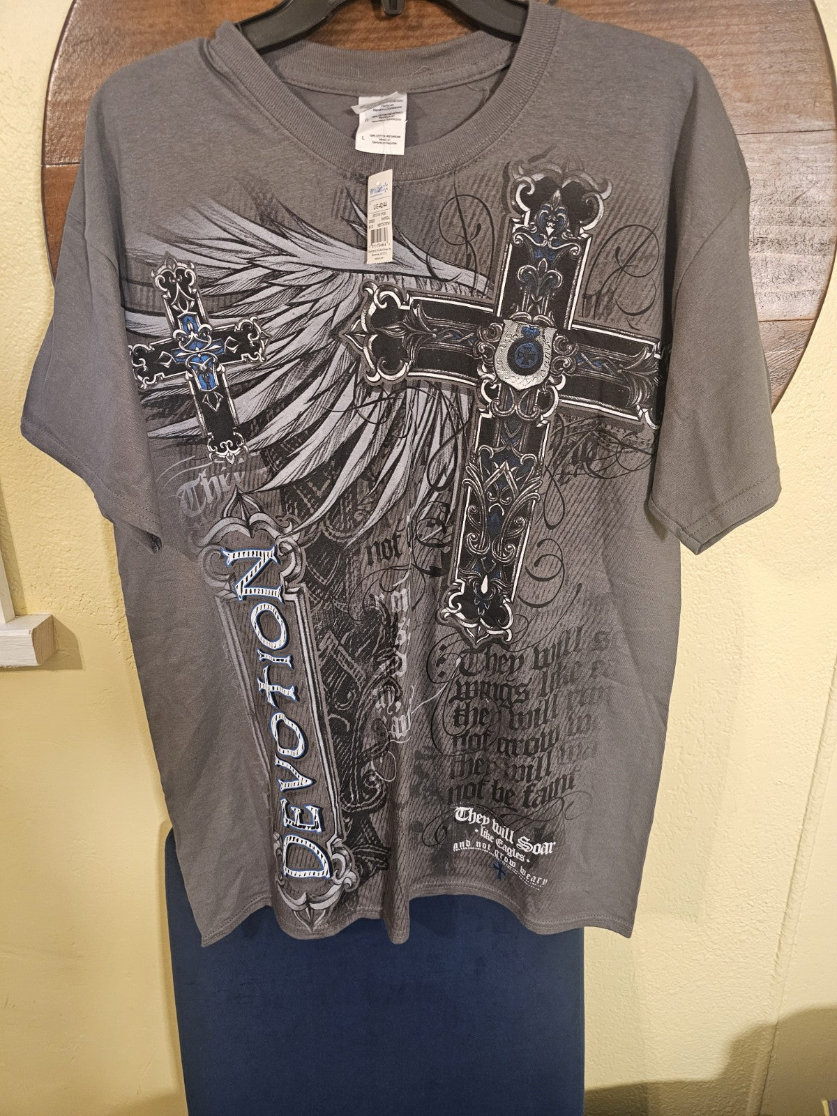 T-Shirt Devotion t shirt L brand new tags
