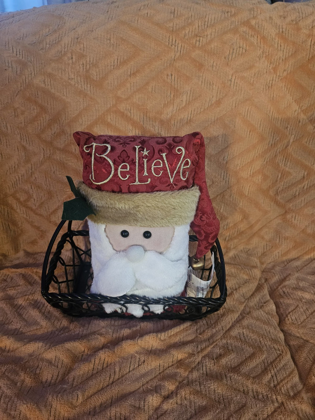 adorabable wrought iron basket wall hanger may hold flowers, mail,daily memos