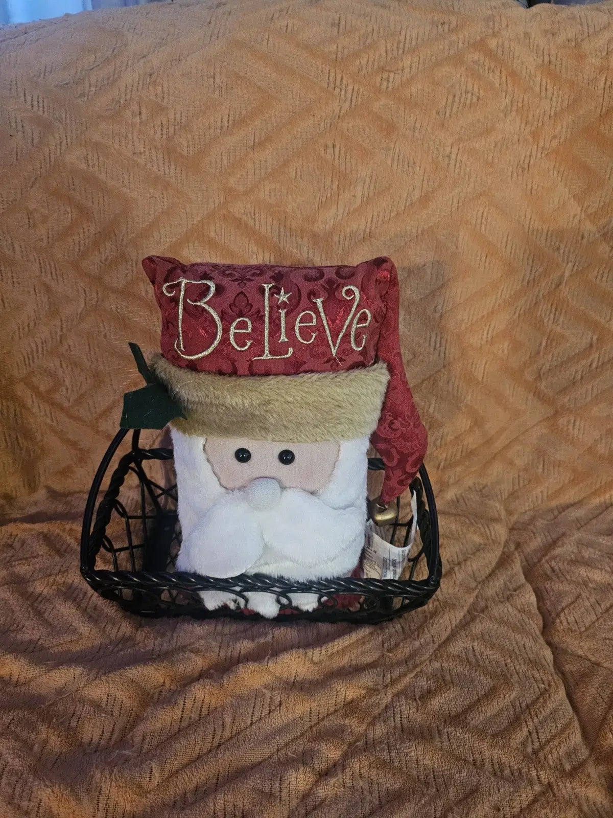 adorabable wrought iron basket wall hanger may hold flowers, mail,daily memos