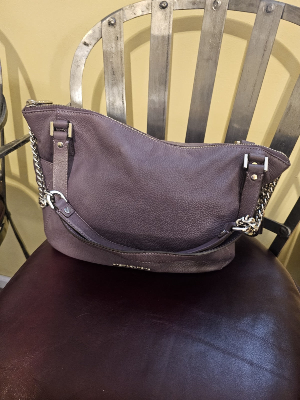 Purse Michael kors handbag used. Buy now holiday is coming