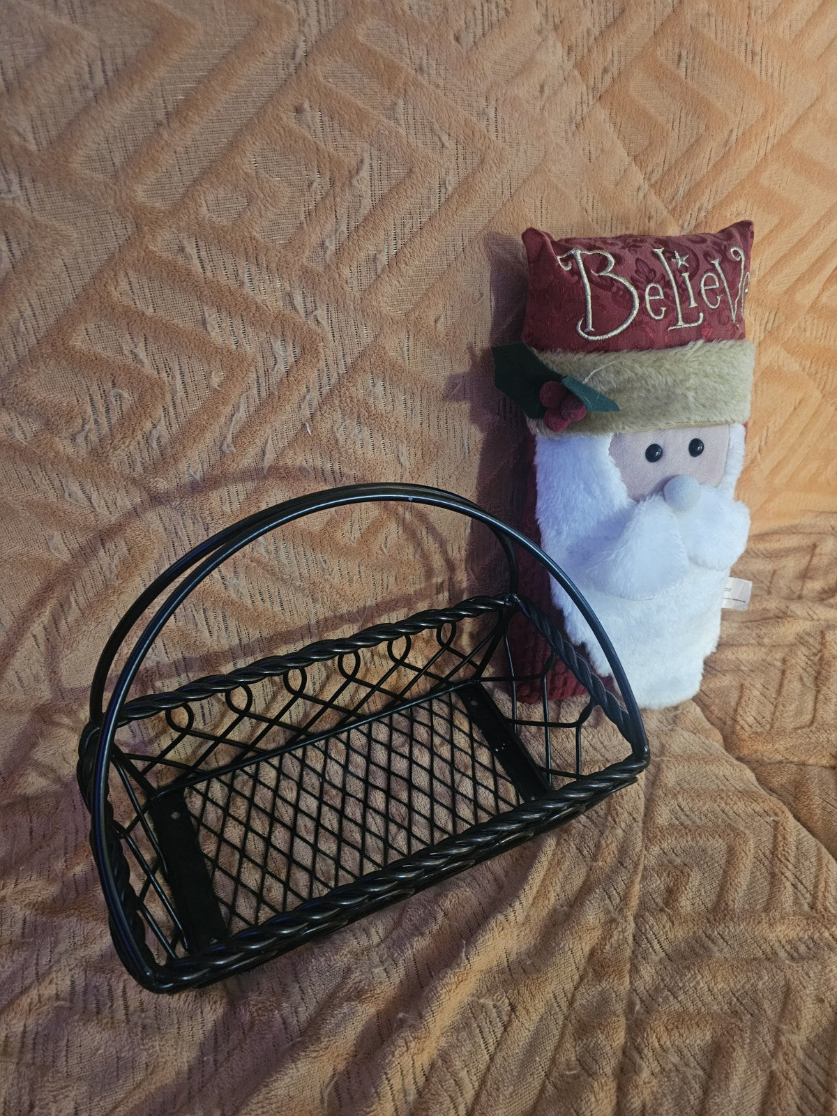 adorabable wrought iron basket wall hanger may hold flowers, mail,daily memos
