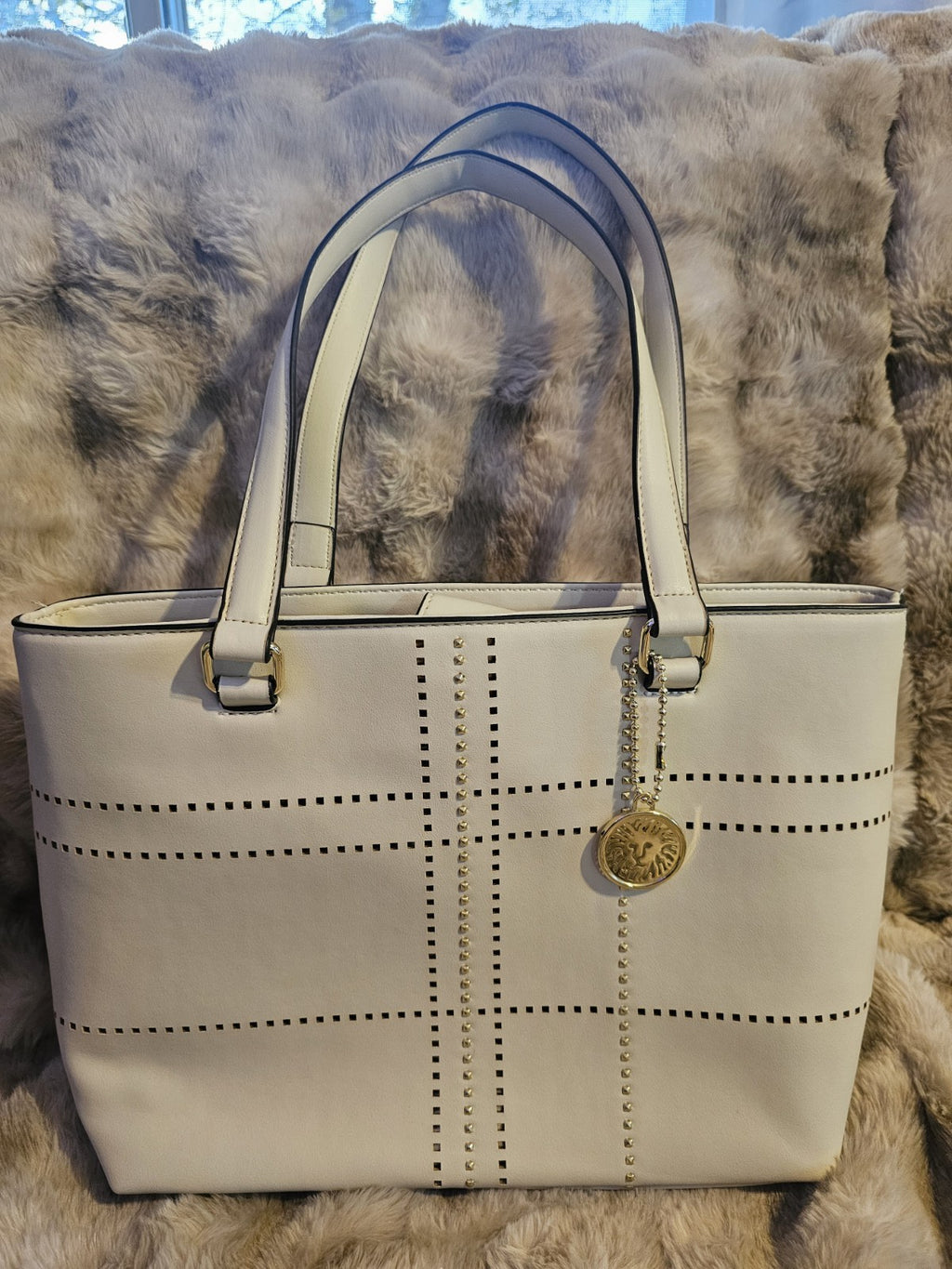 Purse Brand New Cream Color beautiful several compartments Anne Klein purse