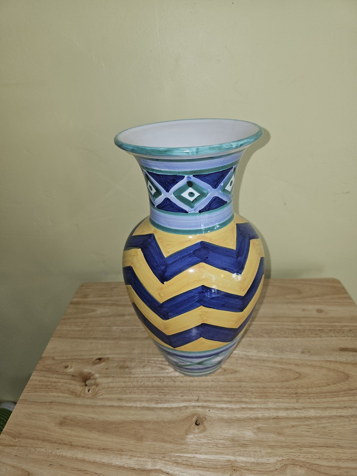 Italian L'Antica di Deruta Vase