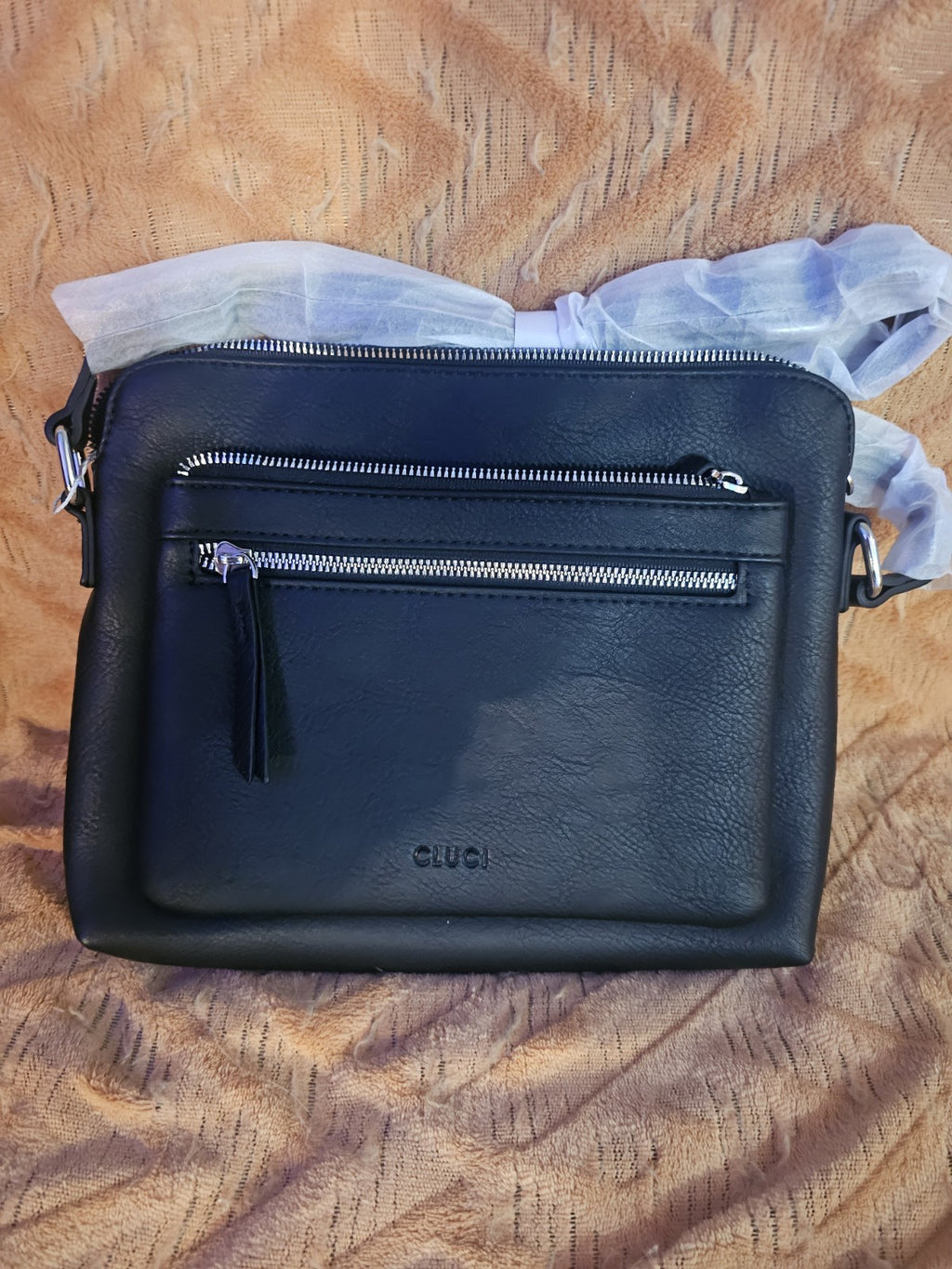 Purse Brand new Cluci purse sleek and stylish very nice functionality