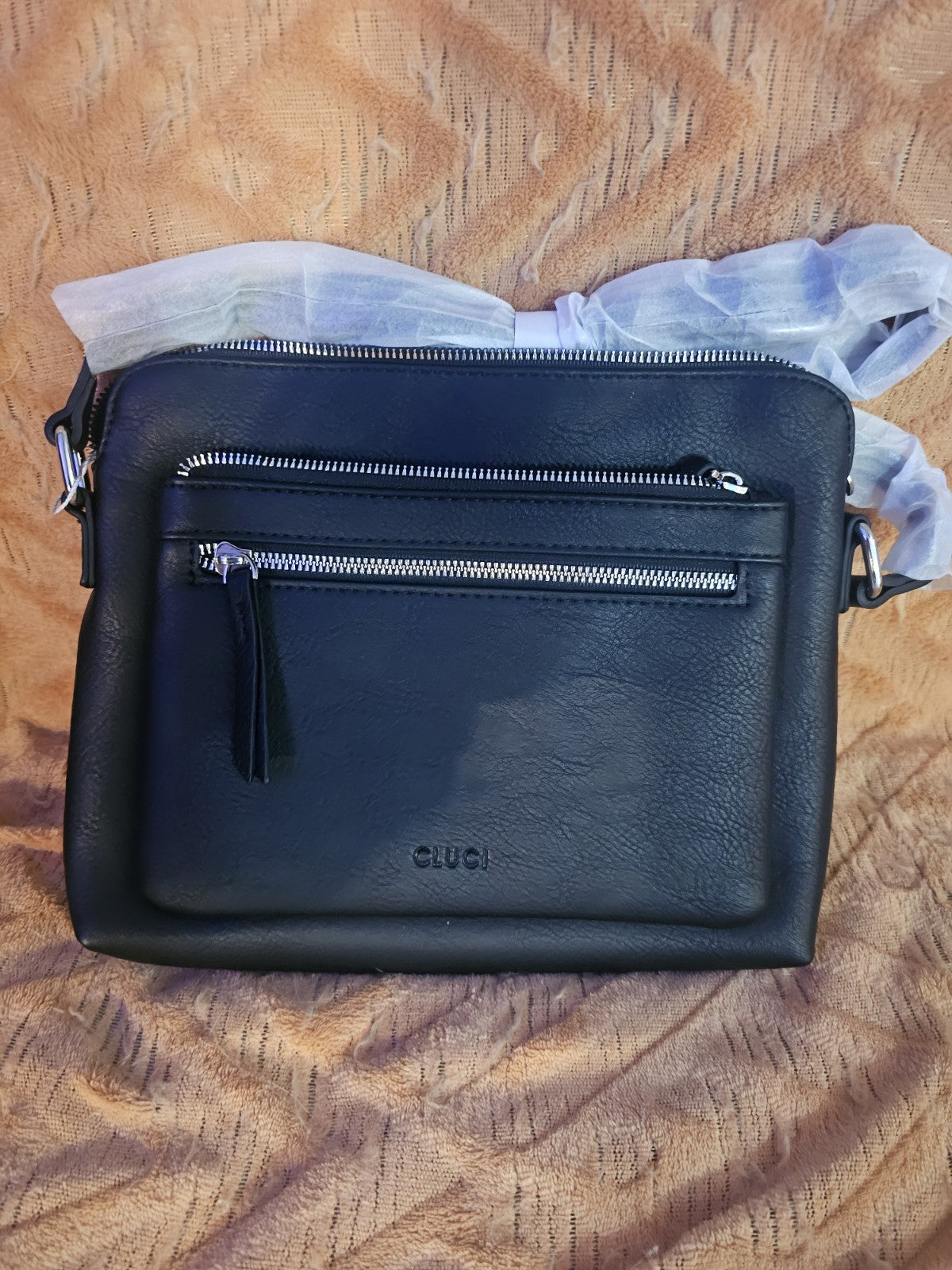 Purse Brand new Cluci purse sleek and stylish very nice functionality