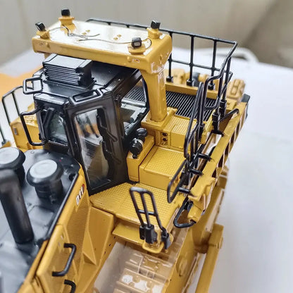 Cat D11T Bulldozer Model 1:50 Diecast Dozer