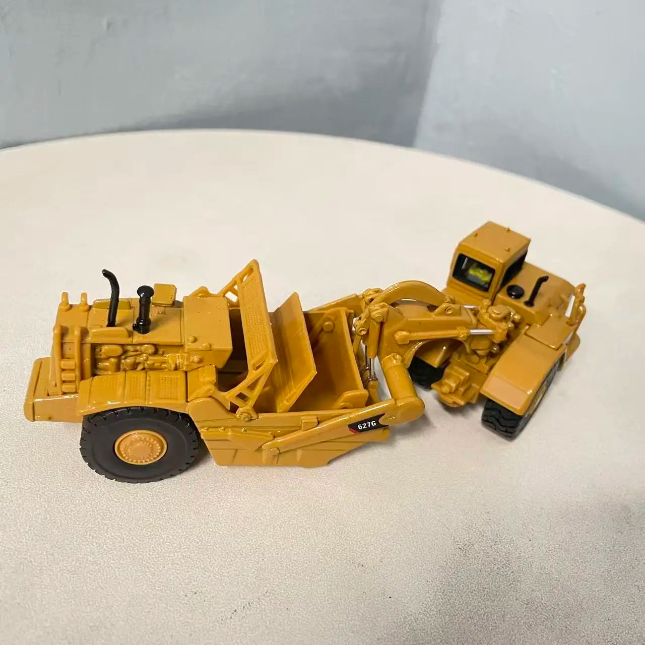 Die-cast 187 Cat 627g Wheel Scraper