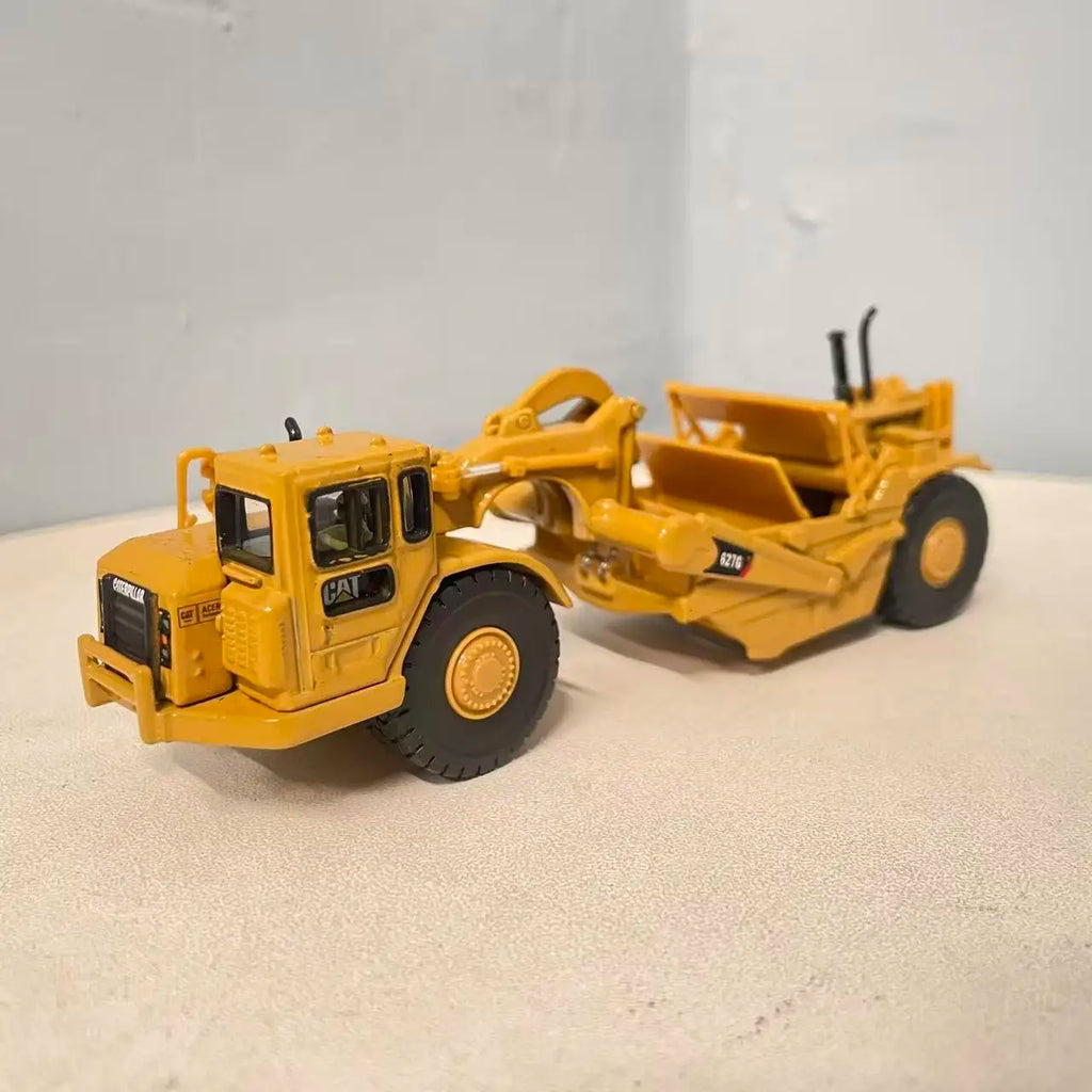 Die-cast 1:87 Cat 627g Wheel Scraper Alloy Model Simulation Engineering Vehicle 85134 Collection Commemorative Ornament