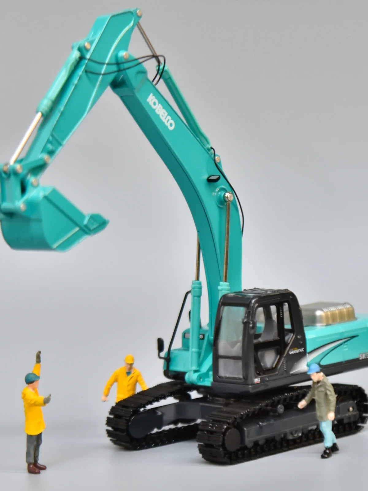 KOBELCO Original Factory Simulation of Shensteel SK330 Alloy Excavator Model with Super 8 Metal Decorative Ornaments 1/50