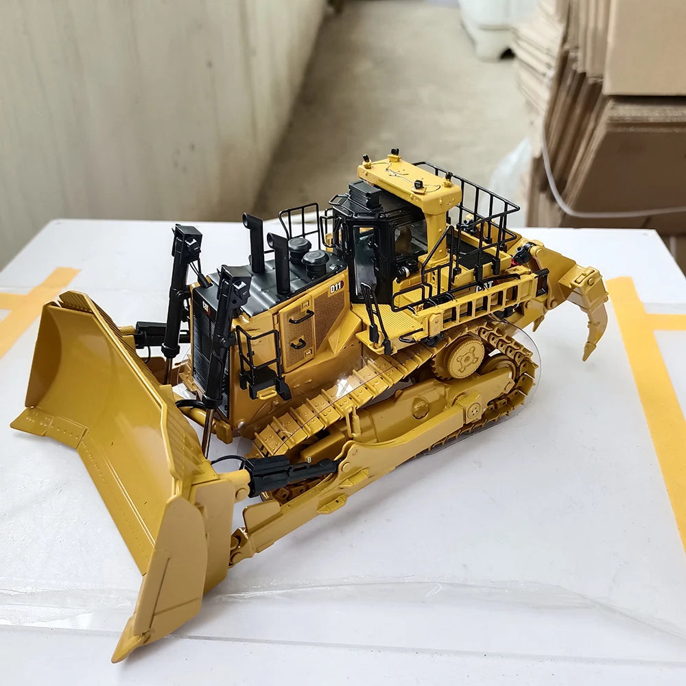 Die-cast 1:50 Scale Cat D11t Dozer-tkn Design Bulldozer Simulation Alloy Engineering Vehicle Model 85604 Fan Collection Souvenir