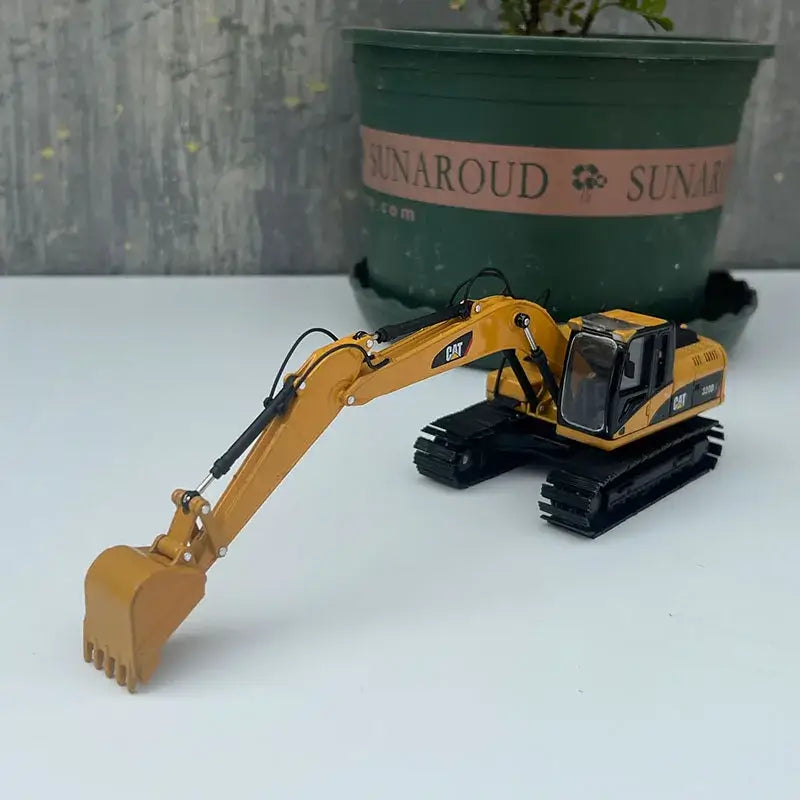 CAT 320D Excavator Model 1:50 Diecast Display