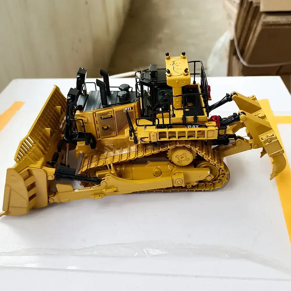 Cat D11T Bulldozer Model 1:50 Diecast Dozer