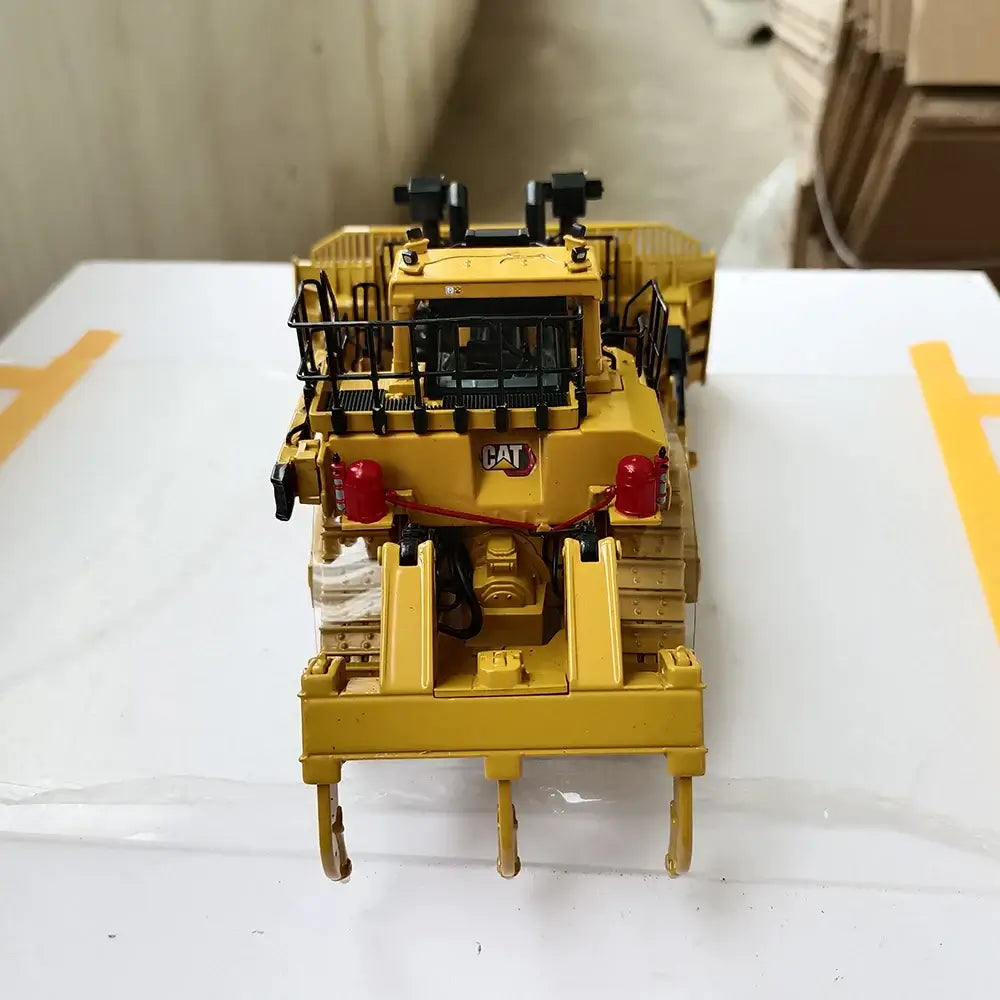 Cat D11T Bulldozer Model 1:50 Diecast Dozer