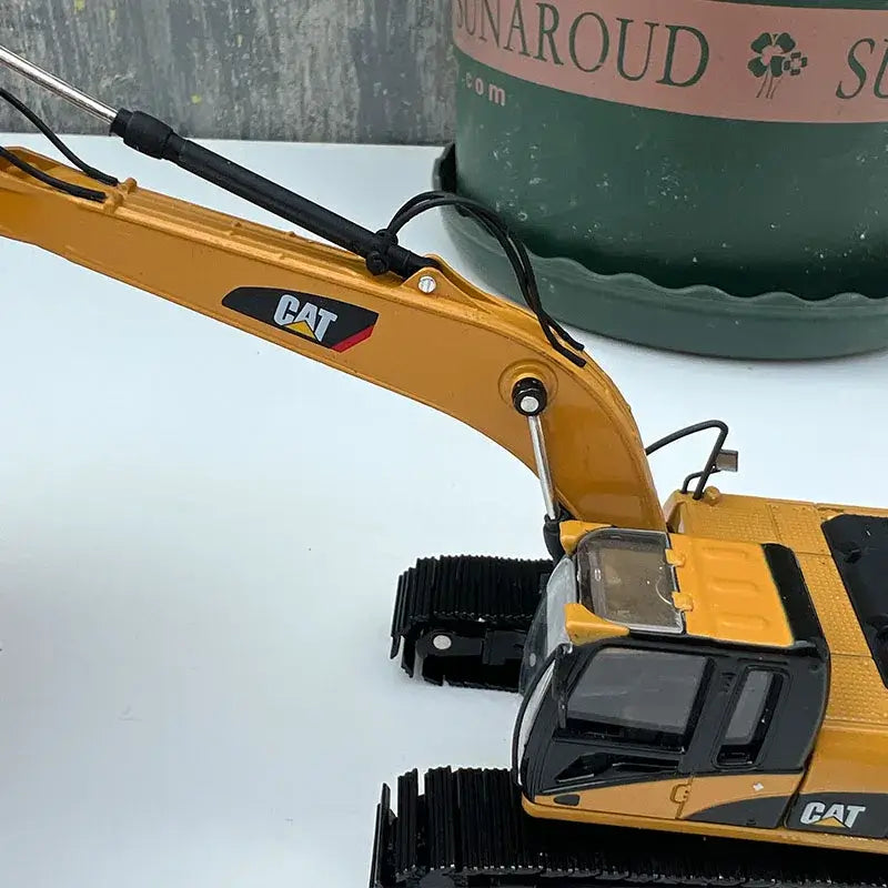 CAT 320D Excavator Model 1:50 Diecast Display