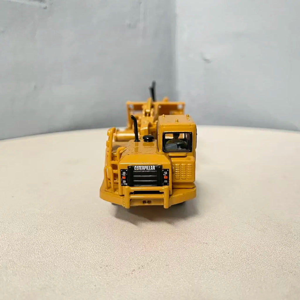 Die-cast 1:87 Cat 627g Wheel Scraper Alloy Model Simulation Engineering Vehicle 85134 Collection Commemorative Ornament
