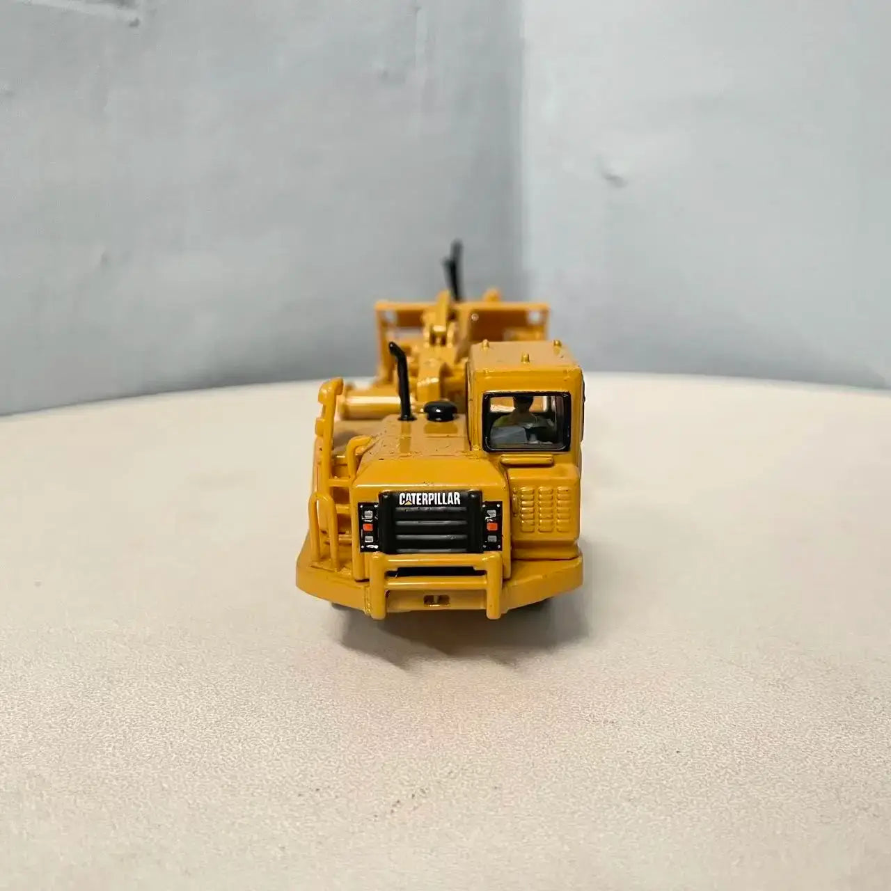 Die-cast 187 Cat 627g Wheel Scraper